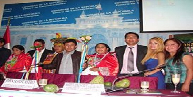 Primera expoferia de la palta, chirimoya y productos andinos Yunguilla se presentó en el Congreso de la República