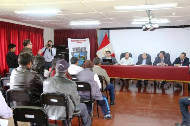 Autoridades regionales de Áncash se comprometen a solucionar problemática en el sector Salud en Cátac