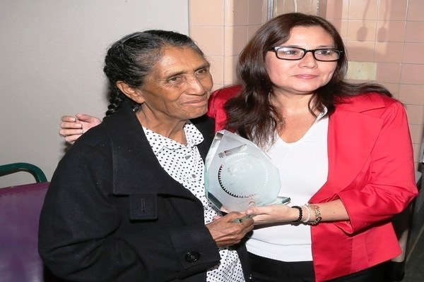 Mujer ancashina es condecorada por el Ministerio de la Mujer con premio “Ejemplo de vida”