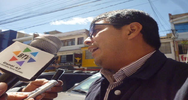 Sacan a patadas a ex dirigente por calificar de “comando” a miembro del comité de lucha