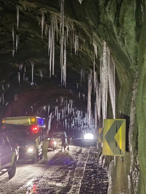 Caída de estalactitas de hielo en el túnel Punta Olímpica revela riesgo por heladas en Áncash 