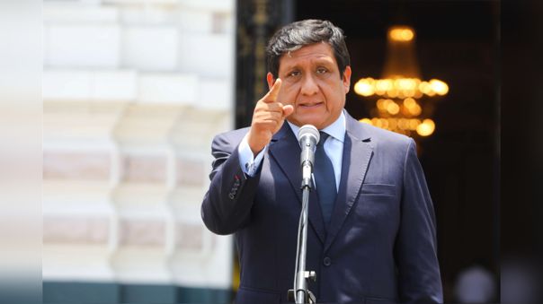 Congresistas de varias bancadas impulsan moción de interpelación contra el ministro Oscar Zea