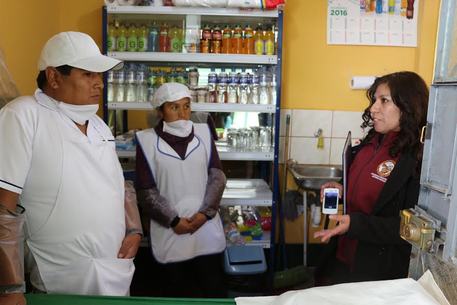 Municipio y el Minsa verifican quioscos saludables en colegios de Huaraz
