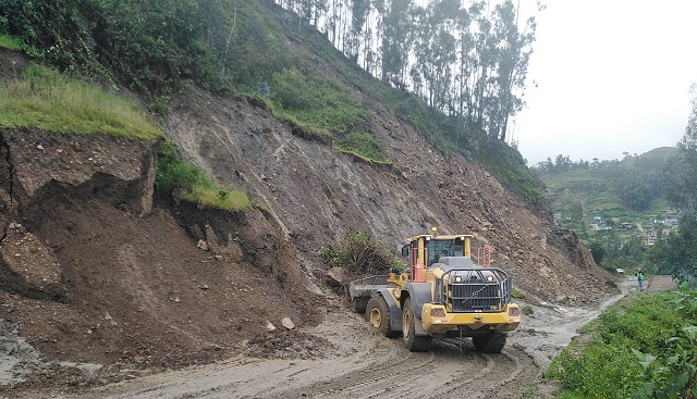 Deslizamientos afectan vía nacional en el tramo Huandoval – Huacaschuque en Pallasca
