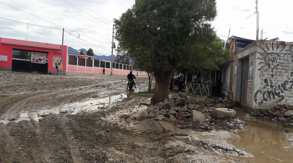 Cascajal Bajo: 800 niños debieron pernoctar en un cerro por temor a huaycos