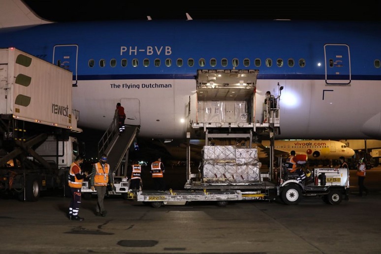 Llegó al Perú lote de 350,000 vacunas de Pfizer contra el covid-19