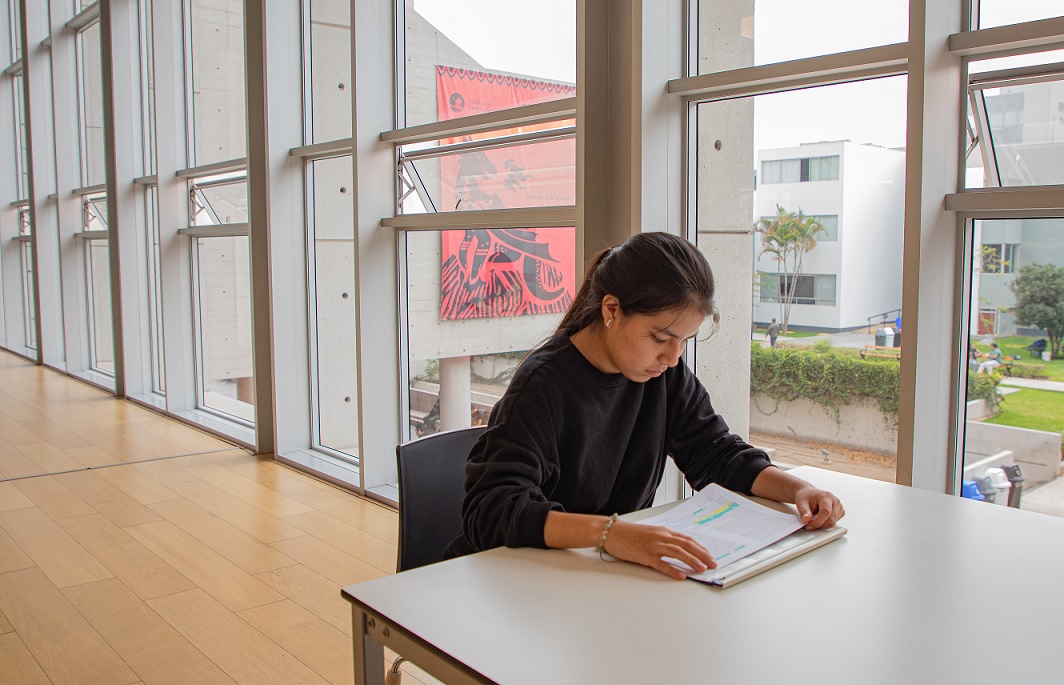 Lanzan convocatoria de Beca Perú para estudiar carreras en universidades e institutos privados 