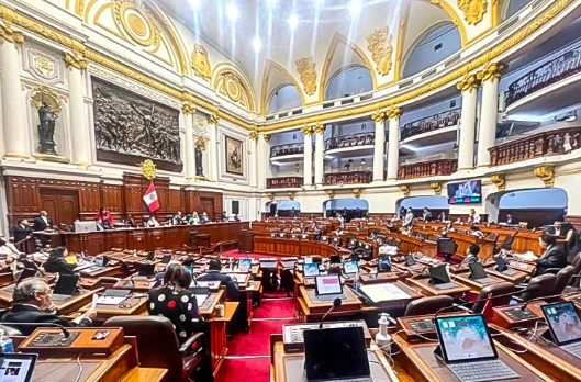 Siguen los viajes: congresistas irán a Suiza y USA con gastos pagados, mientras el país arde por la delincuencia