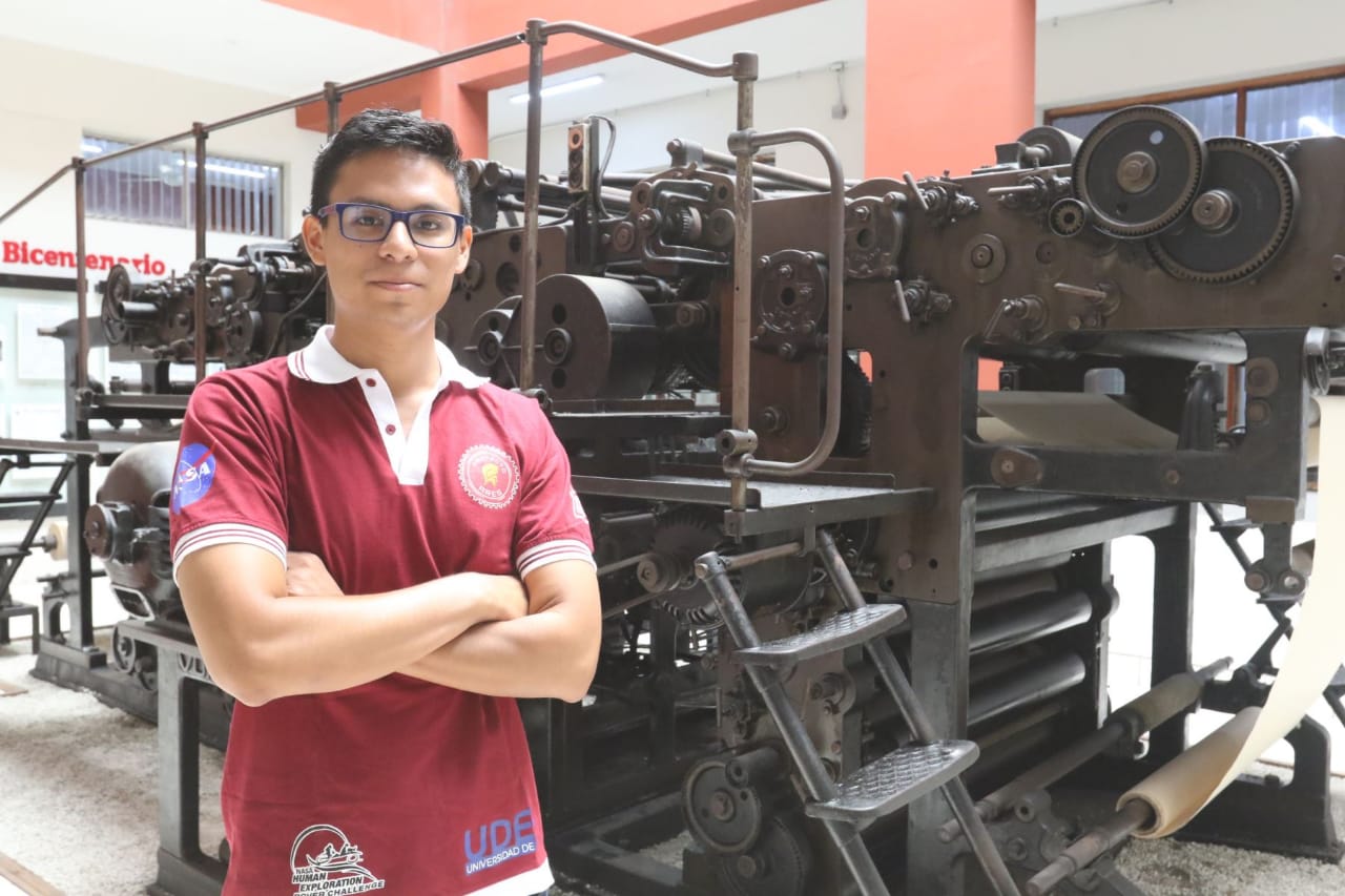 Estudiantes representan al Perú con vehículo espacial construido para concurso de la NASA