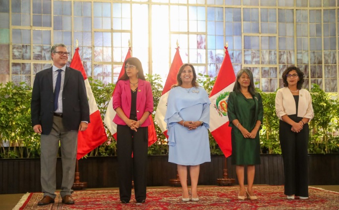 Mandataria firma norma que crea la Universidad Nacional Autónoma de Bellas Artes   