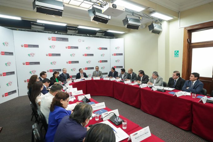 Premier invoca a autoridades regionales a garantizar clima de paz