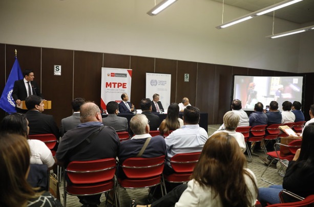 Aprueban lineamientos para promover el autoempleo productivo y formal con condiciones de trabajo decente