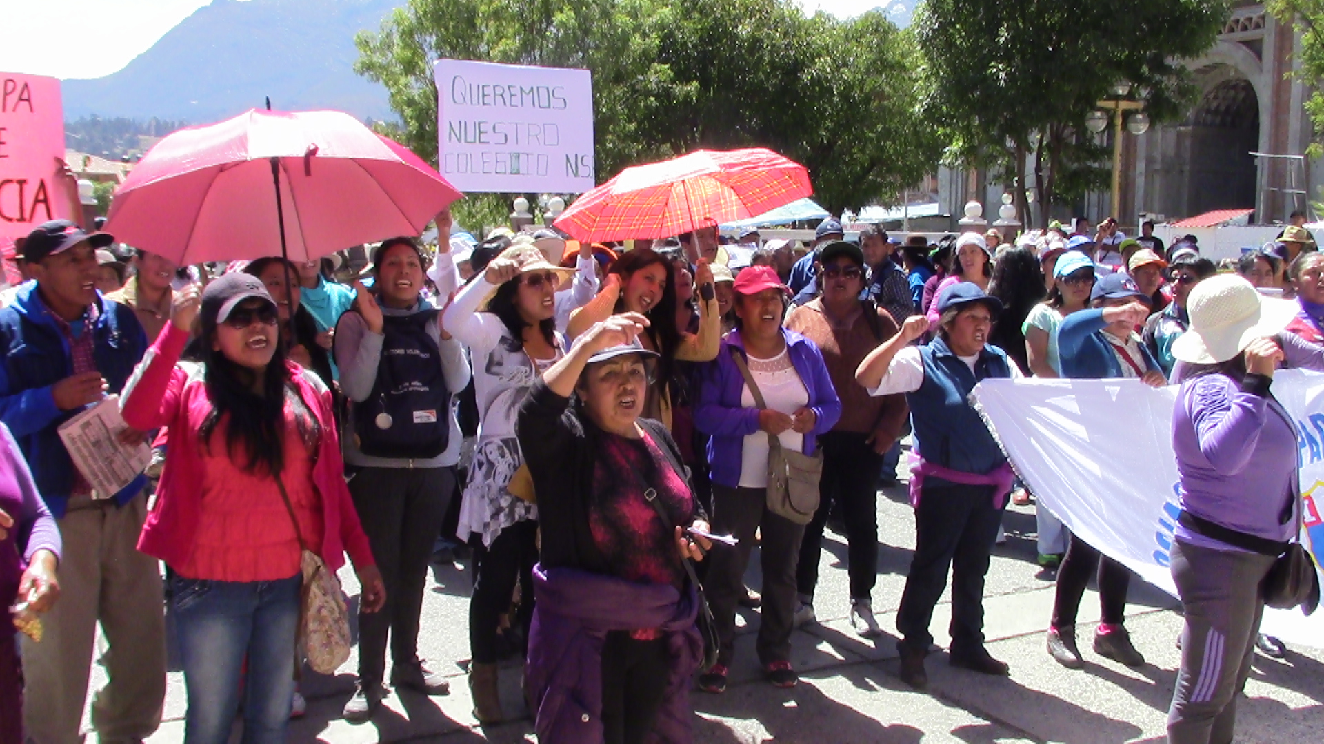 Padres de familia exigen culminación de colegio de Ticapampa