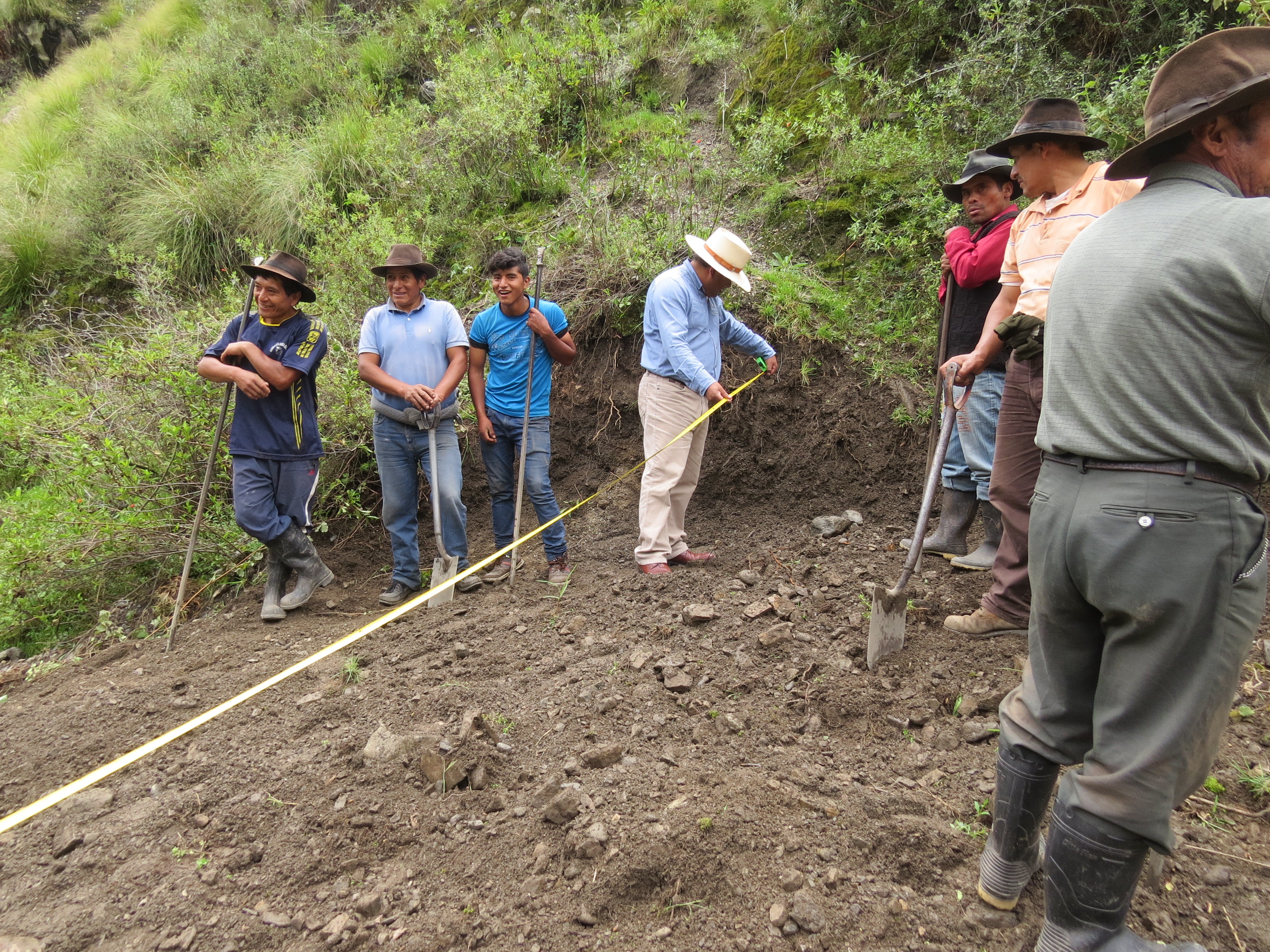 Municipalidad de Bolognesi construirá puente colgante peatonal que unirá pueblos de Carcas y Pampán.
