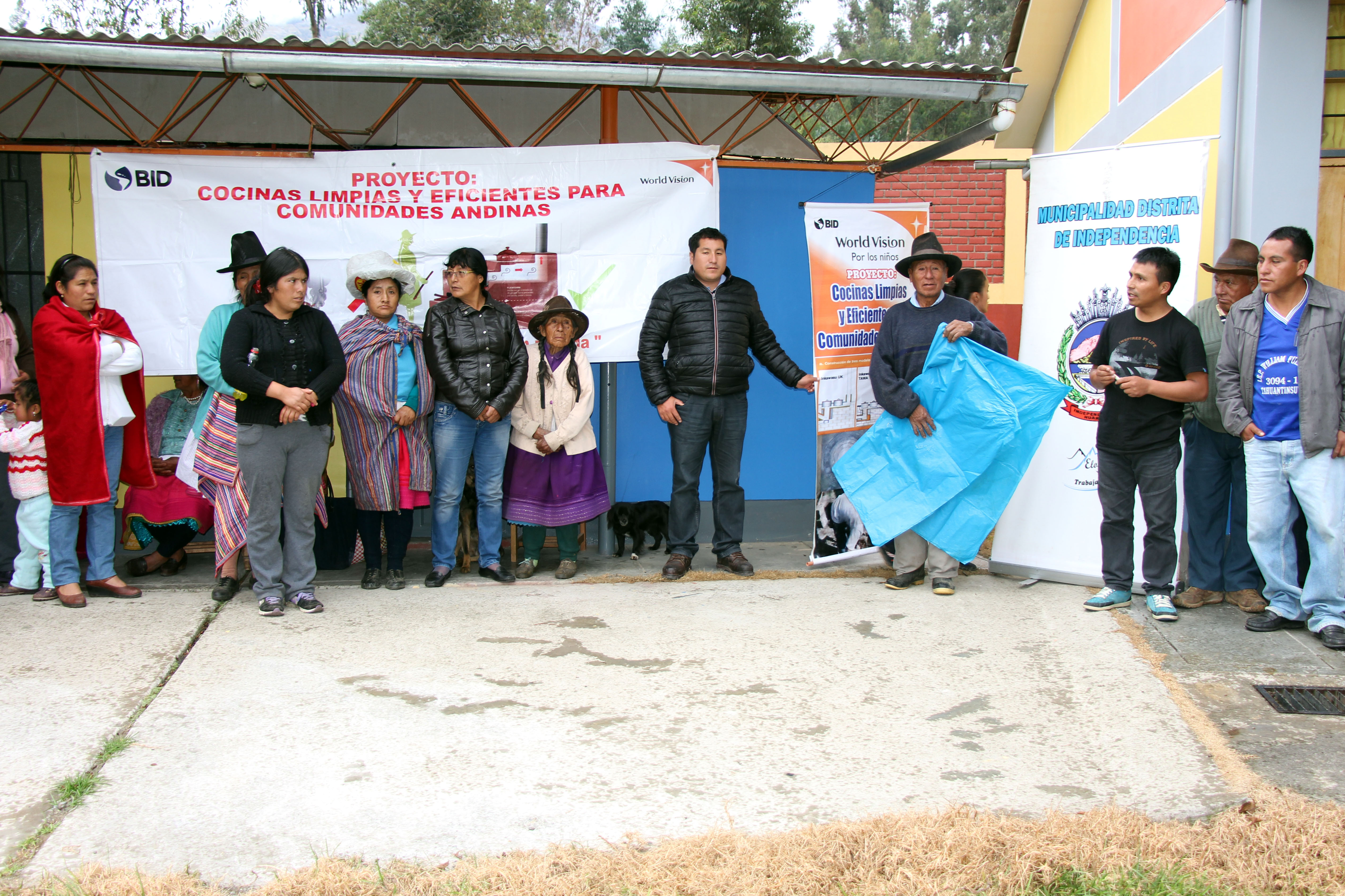 Pobladores de Independencia son capacitados en talleres de cocinas mejoradas