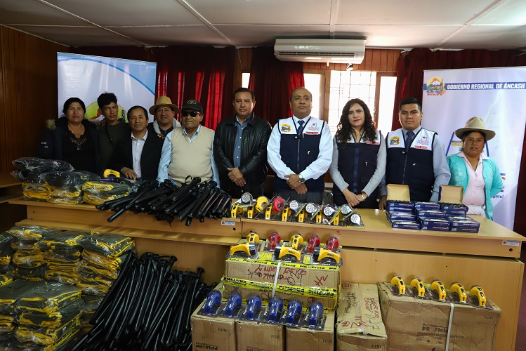 GRA entregó implementos para reforzar labor de ronderos en Áncash