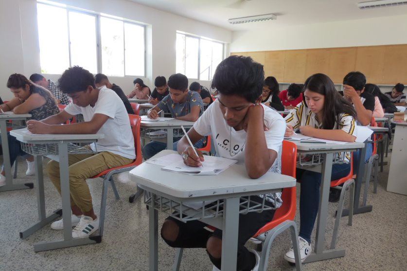 Importante participación de postulantes en examen de admisión de UTP en Chimbote 