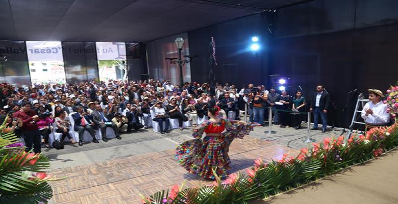 Trujillo: con homenaje a Roa Bastos se inauguró la FILT 2017 en la plazuela El Recreo