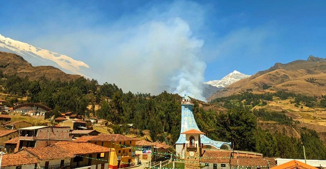 Incendio forestal arrasa con pastos naturales en la provincia de Yungay