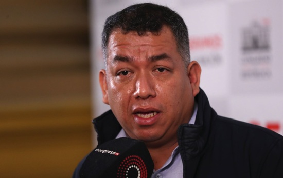 Comisión de Ética aprueba informe que propone suspender a Darwin Espinoza