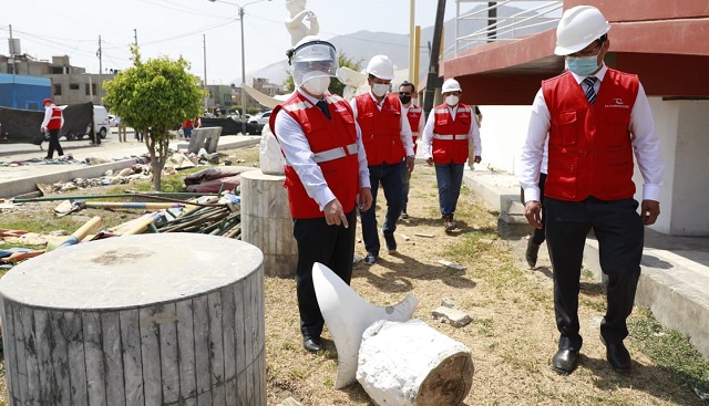 ¡El colmo! Contralor Nelson Shack inspecciona obra del bulevar de Chimbote y la encuentra paralizada