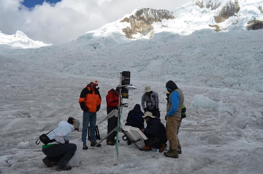 Huaraz: instalan estación meteorológica en el glaciar Artesonraju