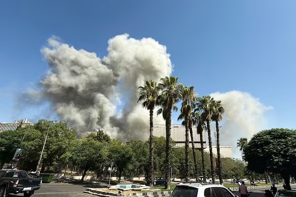 Israel ataca entrada del cuartel general del ejército sirio en Damasco