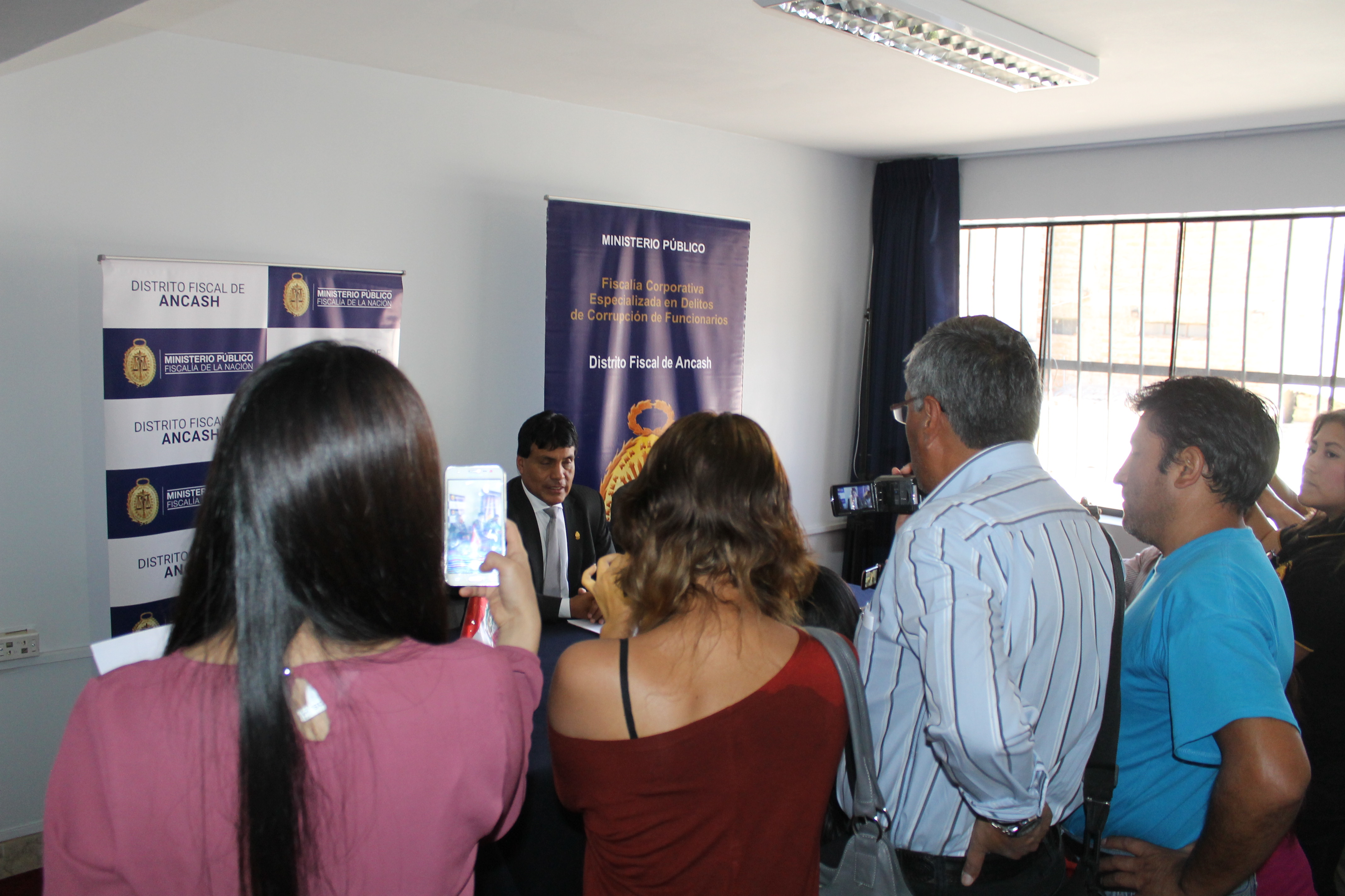 Huaraz: Fiscalía Anticorrupción interviene a asistente en función fiscal recibiendo dinero