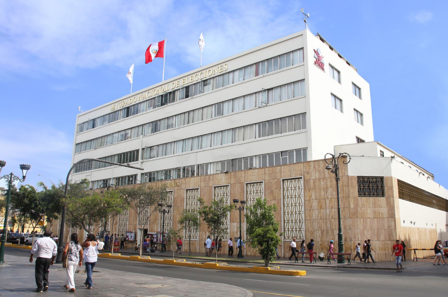 JNE resolvió vacancia y suspensión de 70 autoridades municipales y regionales