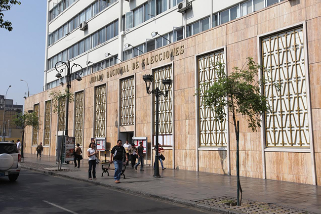 El JNE insta a candidatos y funcionarios públicos a respetar las normas electorales