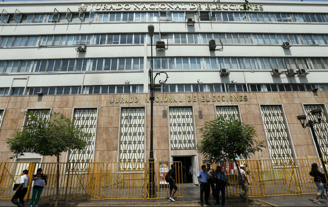 El JNE y el Referéndum del 9 de diciembre (Artículo del Dr. Víctor Ticona Postigo)