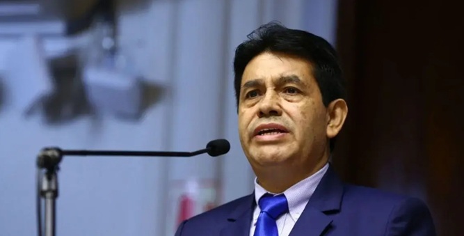 Tribunal Constitucional ordena la reposición de Tomás Gálvez como fiscal supremo titular