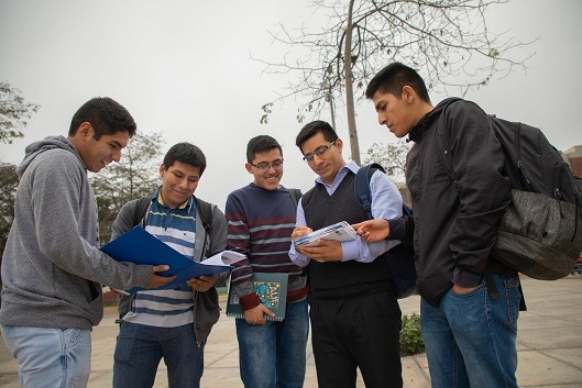 Preseleccionados de Beca-18 acceden a información actual de la oferta educativa 