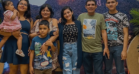 Historia de la madre costurera que impulsó a su hija a estudiar ingeniería  