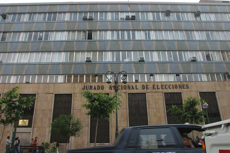 Candidatos que quieran cambiarse de partido para postular deben renunciar antes del 10 de setiembre