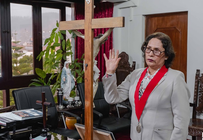Presidente de la Corte de Áncash juramentó a la presidenta del JEE de Huaraz