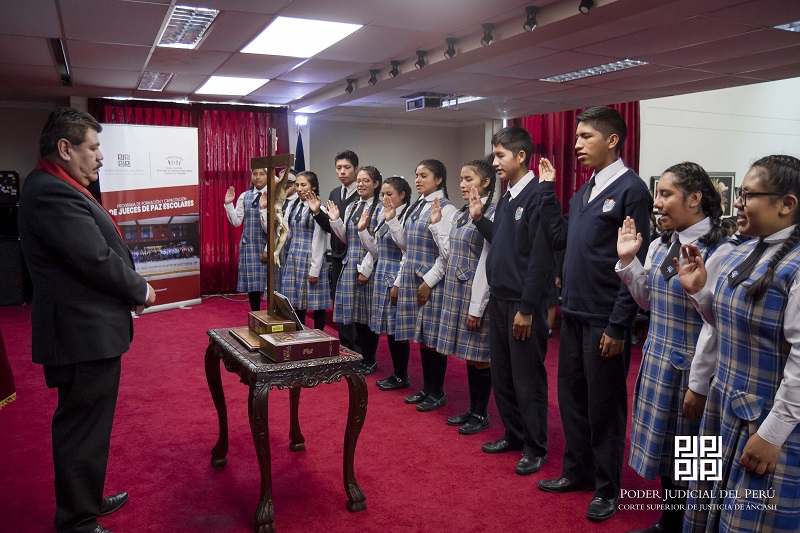Huaraz: presidente de Corte de Áncash juramentó a más de 70 jueces de paz escolares