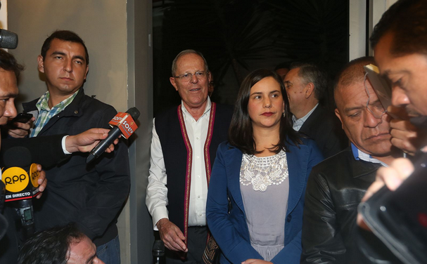 Kuczynski y Verónika Mendoza se reunieron esta tarde por primera vez