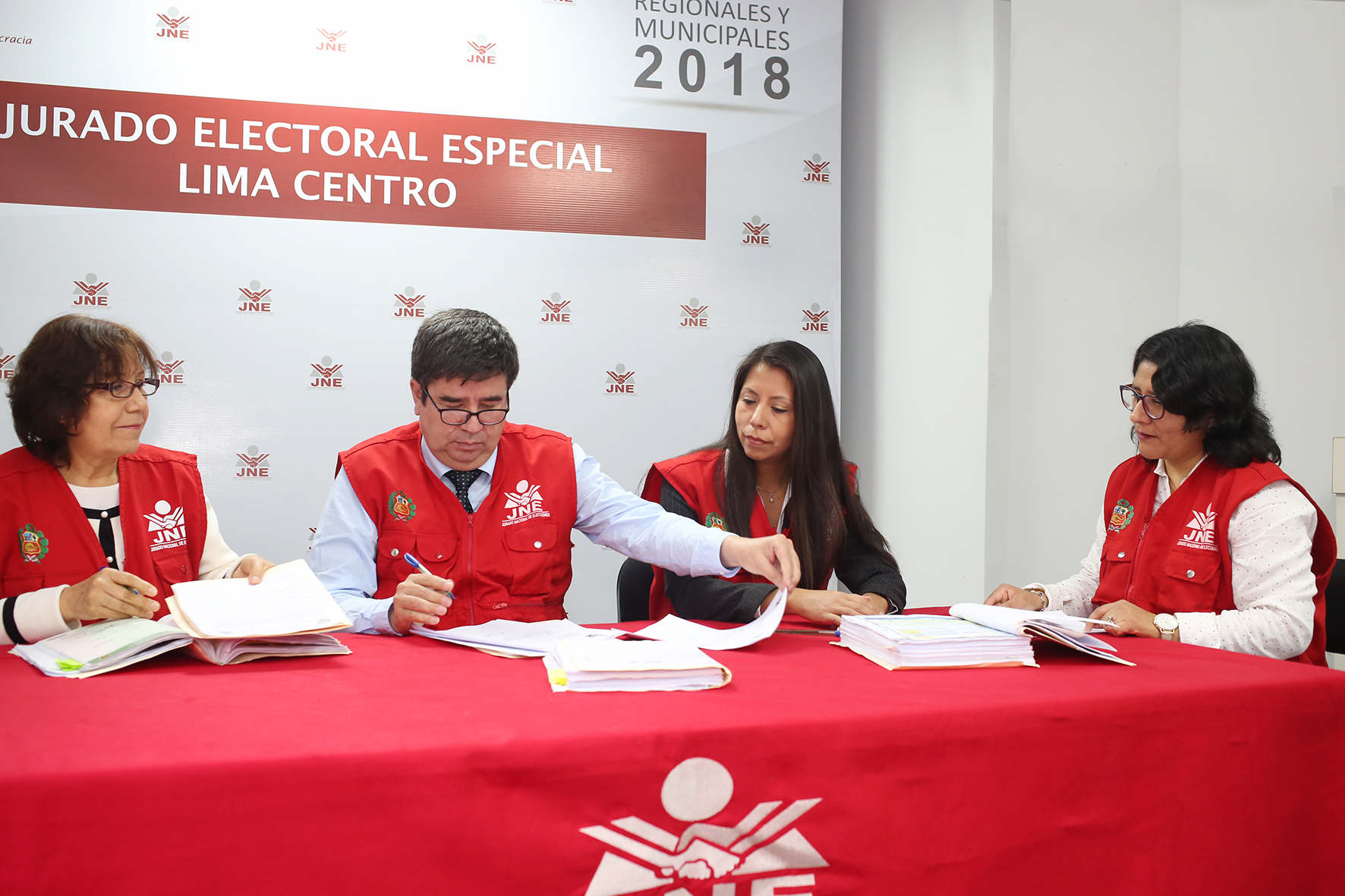 Jurados Electorales resuelven en siete días más del 70% de actas observadas