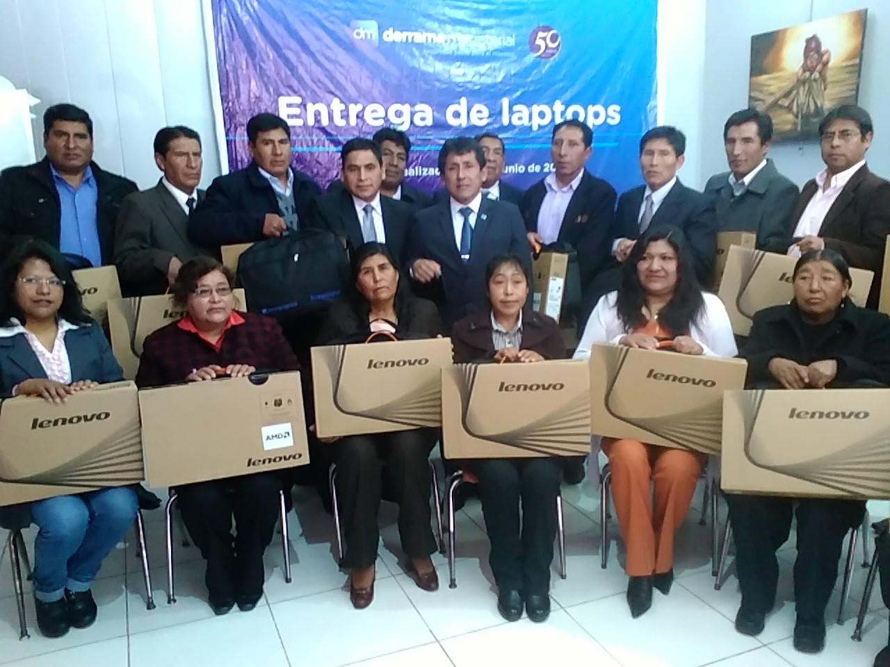 Derrama Magisterial entregó 42 laptops a maestros de 16 sedes de Áncash