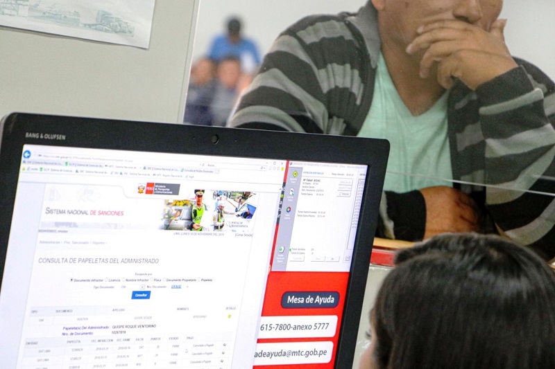 Sigue estos pasos para revalidar la licencia de conducir