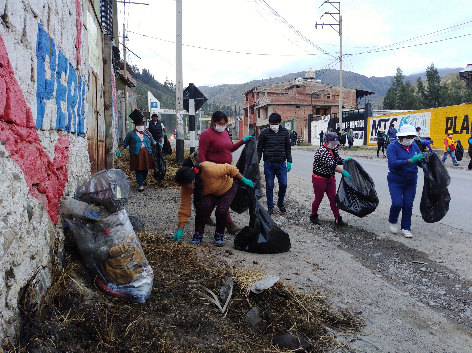 Realizaron jornada de limpieza en el lado sur del ingreso a la ciudad de Huaraz