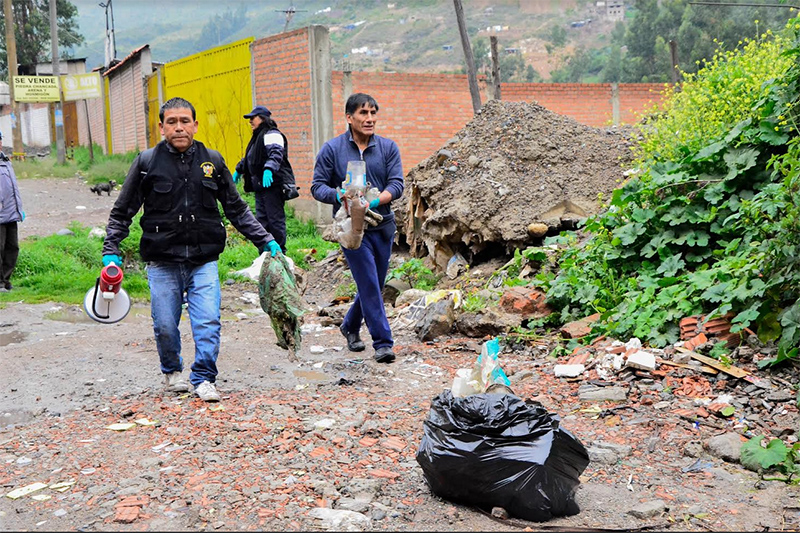 Autoridades y funcionarios municipales limpian el ingreso a la ciudad de Huaraz