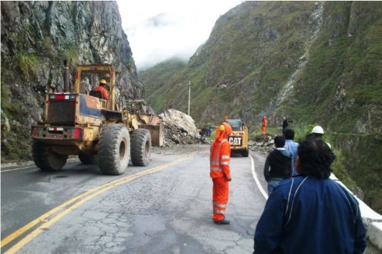 Tramo Sihuas-Huacrachuco sigue bloqueado por trabajos de limpieza