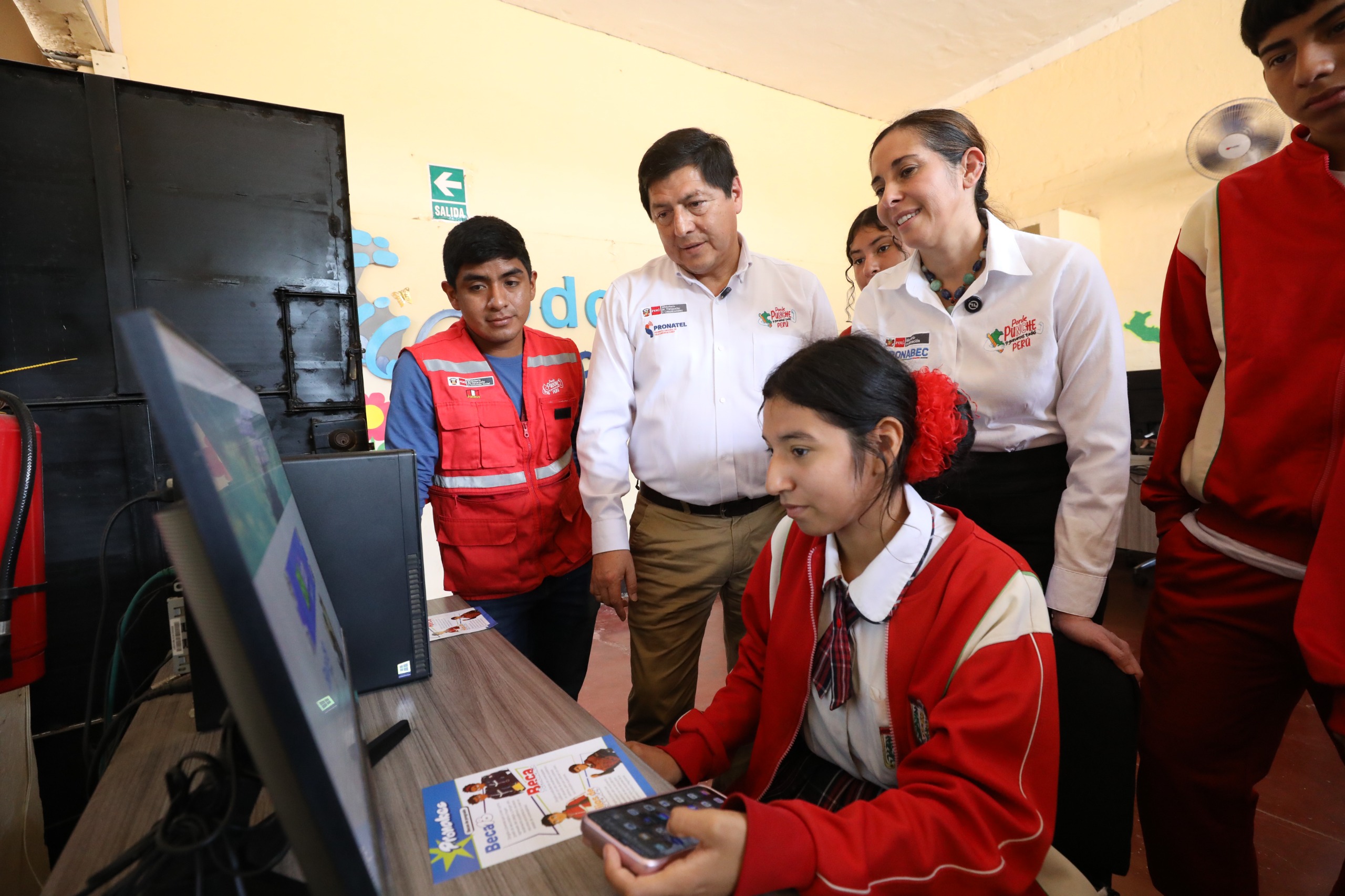 Peruanos de zonas rurales pueden inscribirse en más de 60 Centros de Acceso Digital del país   