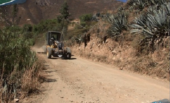 Caraz: comuna provincial de Huaylas realiza mantenimiento de vías