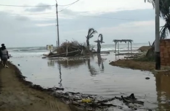 Se incrementan a 98 los puertos y caletas cerrados en todo el litoral por oleajes anómalos 