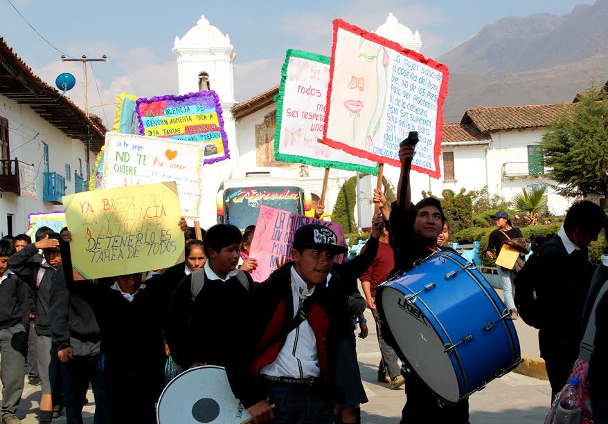 Realizan pasacalle por el Día Internacional de No Violencia contra la Mujer en Pallasca
