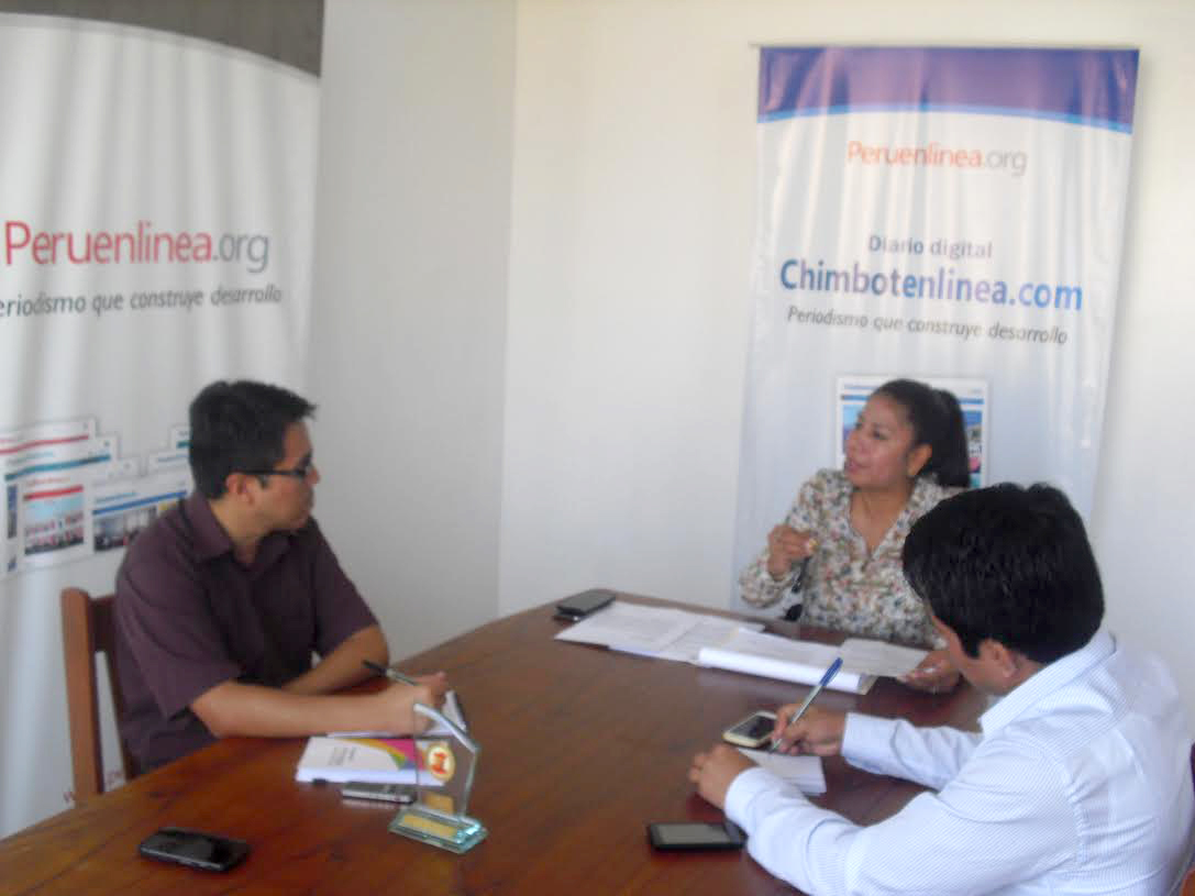 Candidatos al Congreso por Áncash participan en mesas electorales en Chimbote