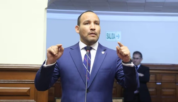 Congresista Alejandro Muñante propone cese de fiscales supremos